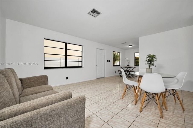 1204 NE 17th Way 5, Fort Lauderdale, FL 33304