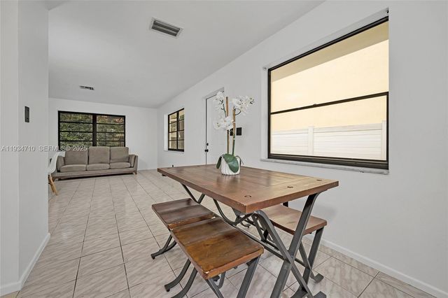 1204 NE 17th Way 5, Fort Lauderdale, FL 33304