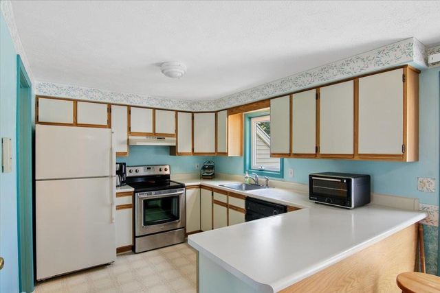 26 East Meadow Way, Manchester, NH 03109