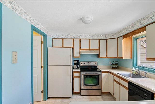 26 East Meadow Way, Manchester, NH 03109