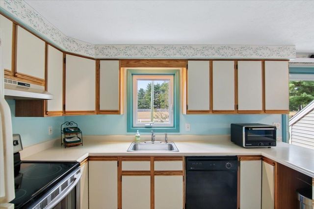 26 East Meadow Way, Manchester, NH 03109