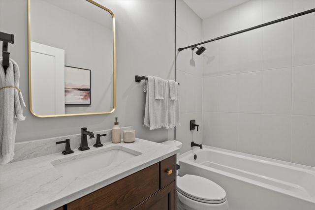 16590 Kayla Drive, Lemont, IL 60439