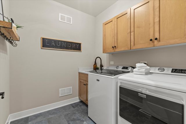 16590 Kayla Drive, Lemont, IL 60439