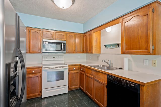 27505 S 614 Road, Grove, OK 74344