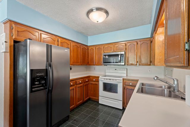 27505 S 614 Road, Grove, OK 74344