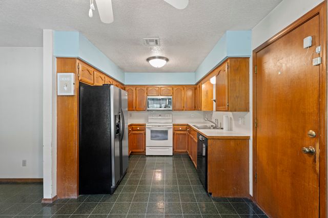 27505 S 614 Road, Grove, OK 74344