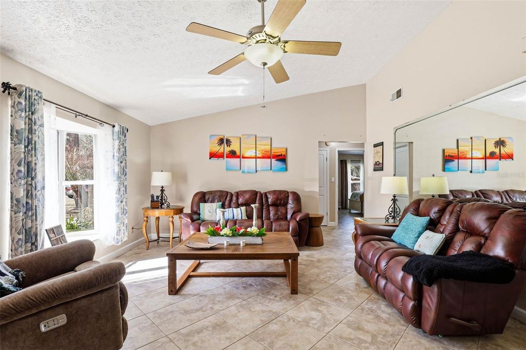 Image 14 of property listing at 406 CRAFT ROAD, Brandon, FL 33511