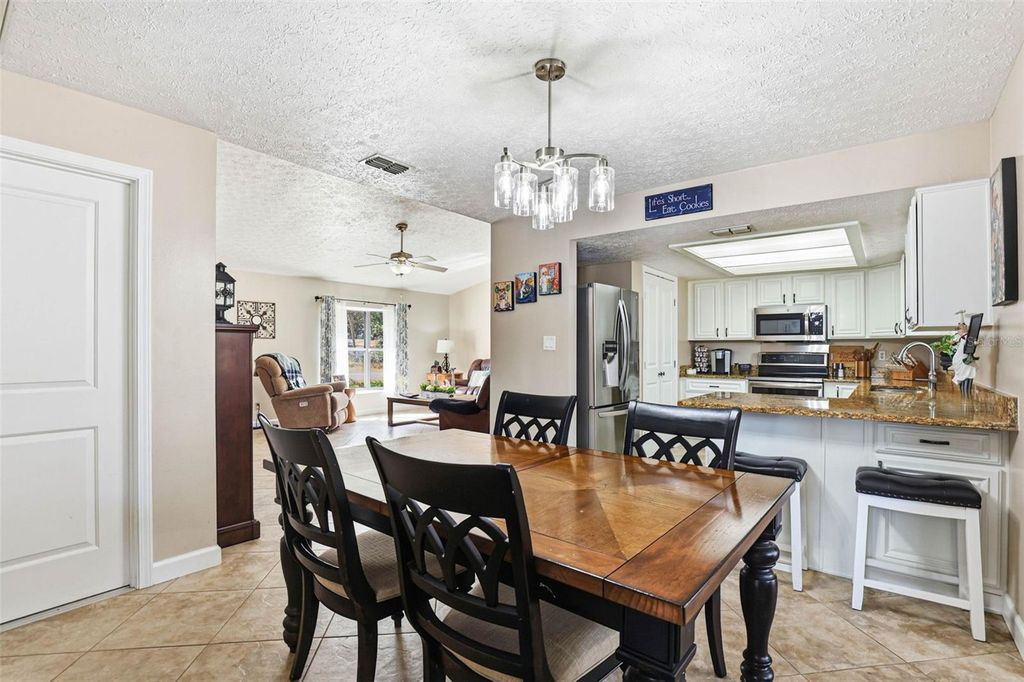 Image 16 of property listing at 406 CRAFT ROAD, Brandon, FL 33511