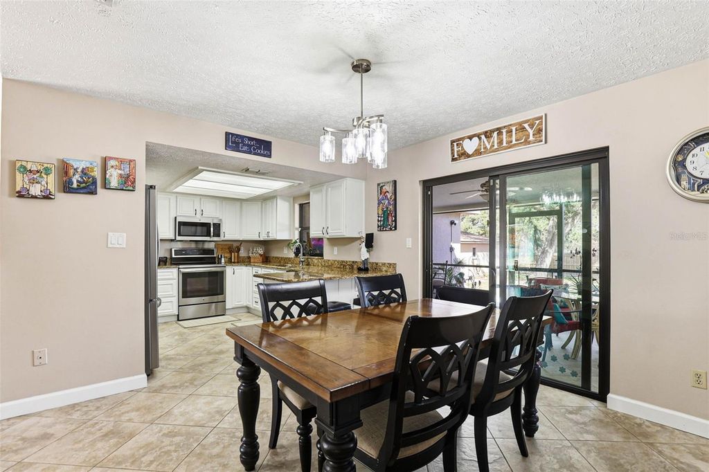 Image 18 of property listing at 406 CRAFT ROAD, Brandon, FL 33511