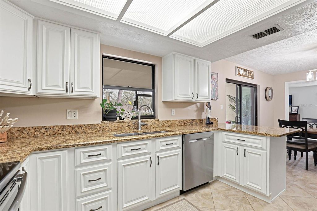 Image 22 of property listing at 406 CRAFT ROAD, Brandon, FL 33511