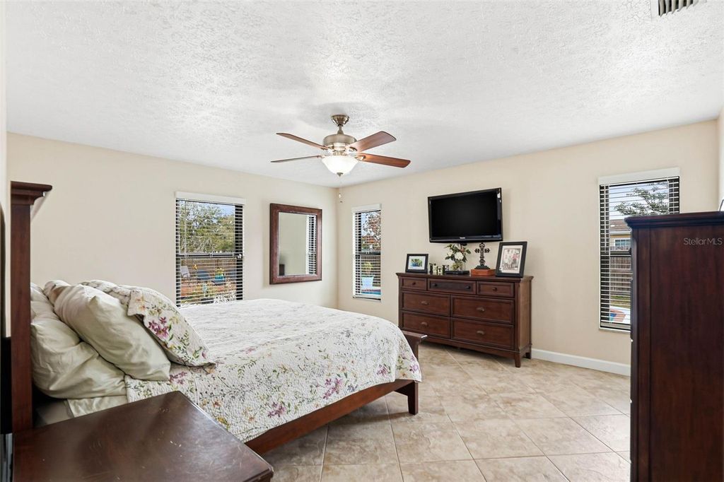 Image 25 of property listing at 406 CRAFT ROAD, Brandon, FL 33511