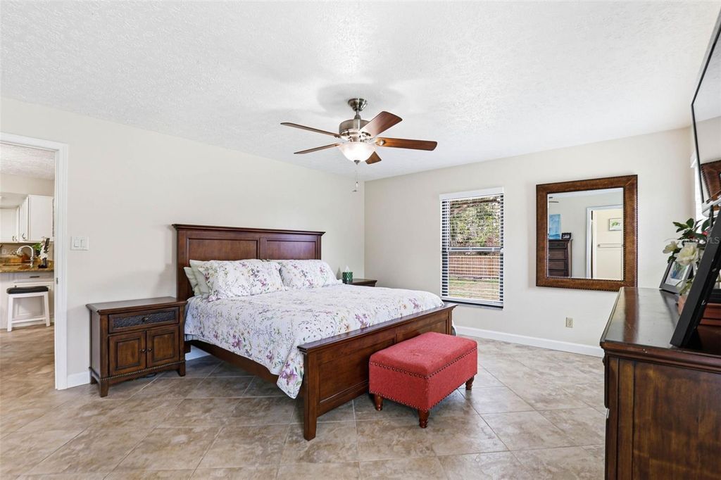 Image 28 of property listing at 406 CRAFT ROAD, Brandon, FL 33511