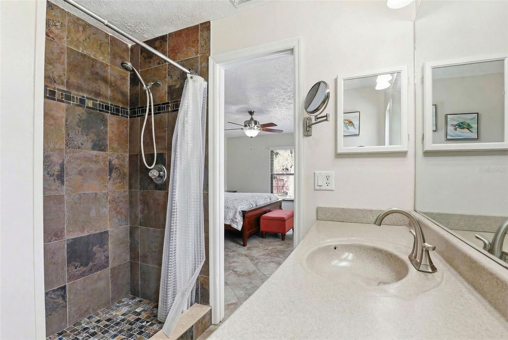 Image 31 of property listing at 406 CRAFT ROAD, Brandon, FL 33511