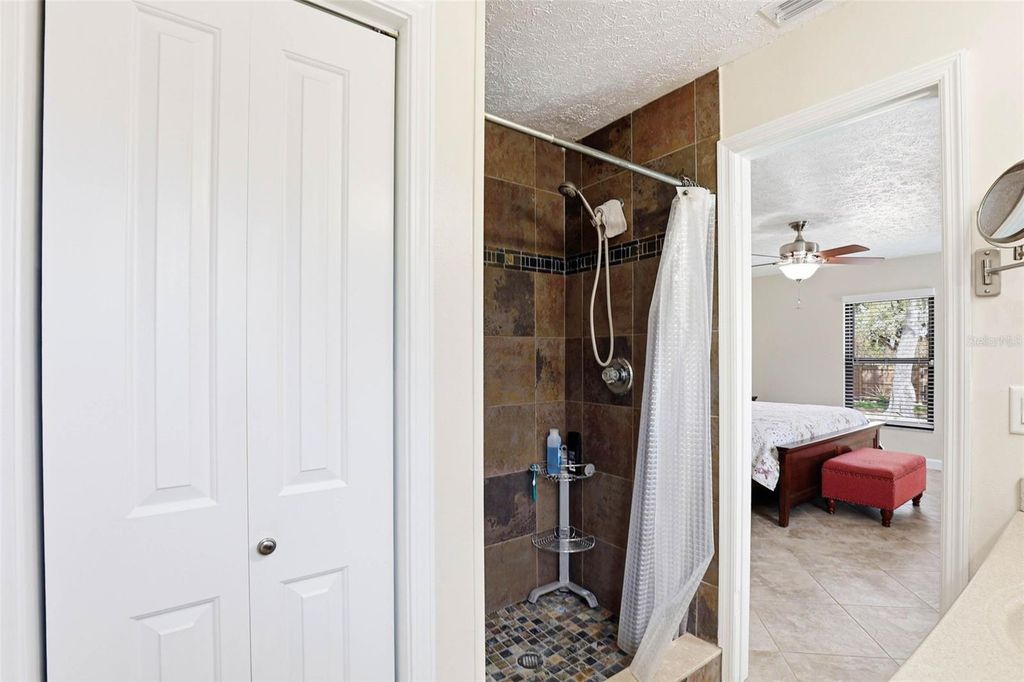 Image 34 of property listing at 406 CRAFT ROAD, Brandon, FL 33511