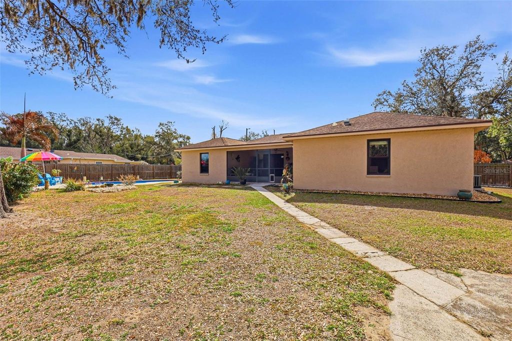 Image 41 of property listing at 406 CRAFT ROAD, Brandon, FL 33511