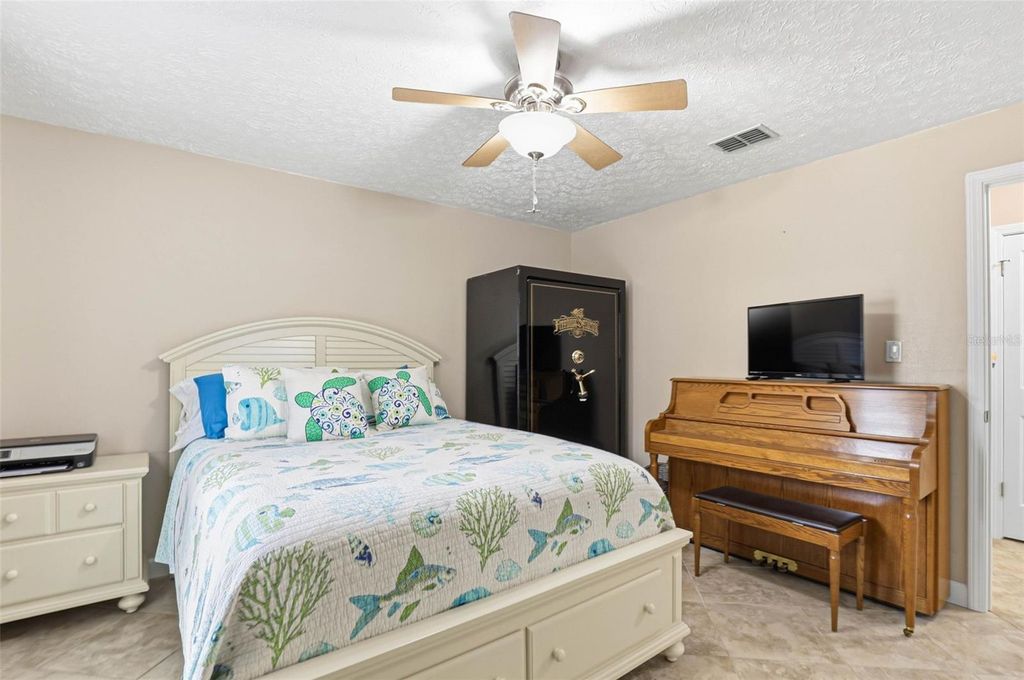 Image 62 of property listing at 406 CRAFT ROAD, Brandon, FL 33511