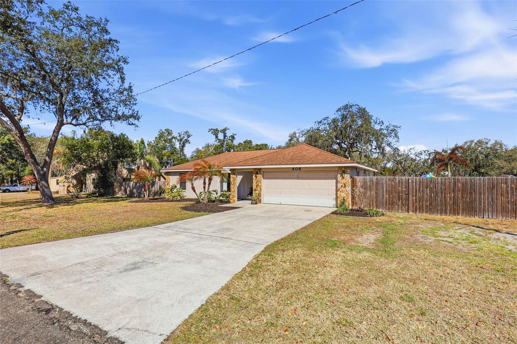 Image 9 of property listing at 406 CRAFT ROAD, Brandon, FL 33511