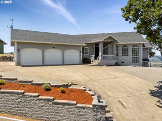 367 RIDGECREST Dr, Roseburg, OR 97471