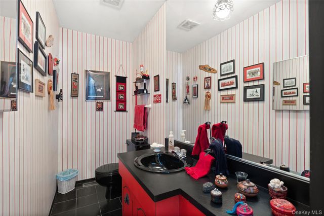 24 King Avenue, Melville, NY 11747