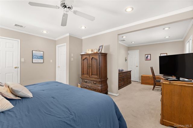 24 King Avenue, Melville, NY 11747