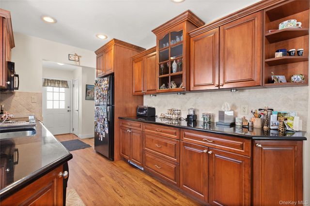 24 King Avenue, Melville, NY 11747