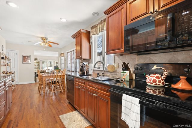 24 King Avenue, Melville, NY 11747