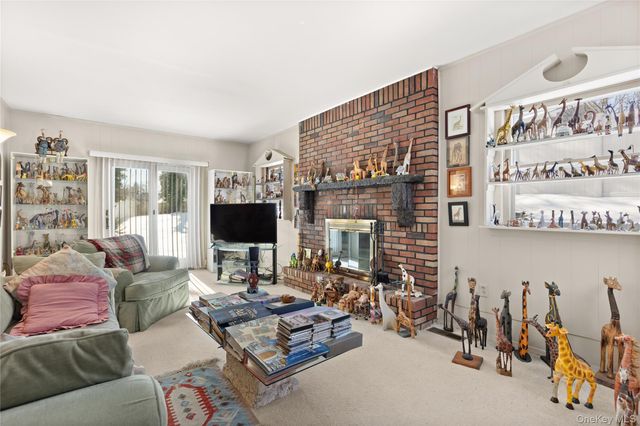 24 King Avenue, Melville, NY 11747