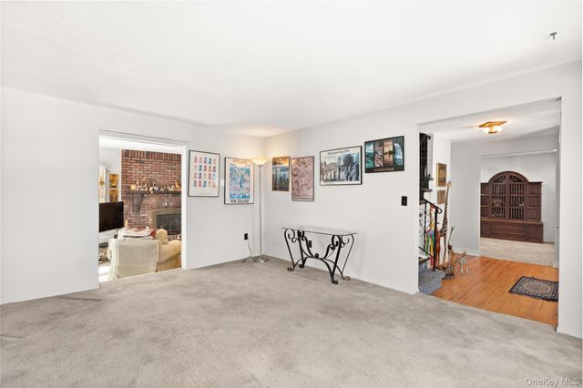 24 King Avenue, Melville, NY 11747