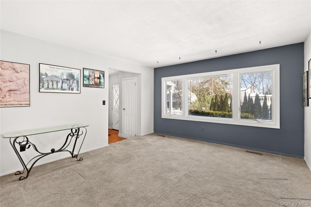 24 King Avenue, Melville, NY 11747