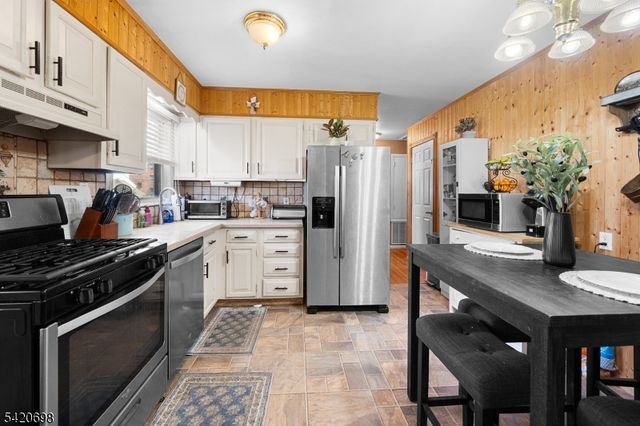 556 Valley Rd, Clark Twp., NJ 07066