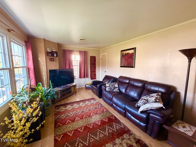 121 Southwest Beverly Avenue, Wise, VA 24293