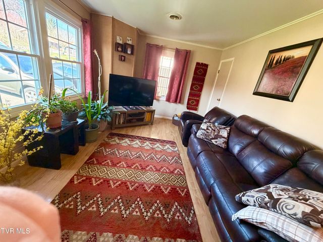 121 Southwest Beverly Avenue, Wise, VA 24293