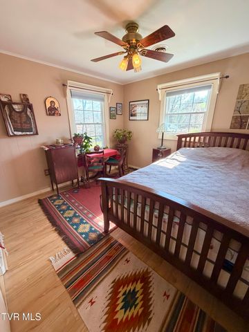 121 Southwest Beverly Avenue, Wise, VA 24293