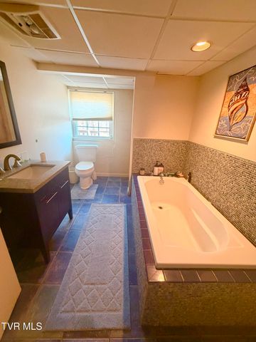 121 Southwest Beverly Avenue, Wise, VA 24293