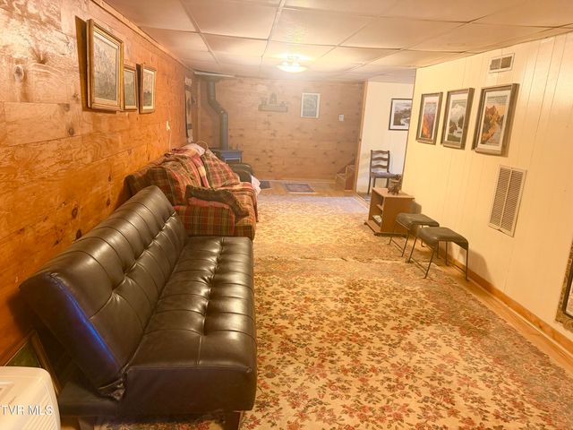 121 Southwest Beverly Avenue, Wise, VA 24293