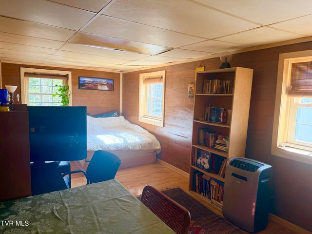 121 Southwest Beverly Avenue, Wise, VA 24293