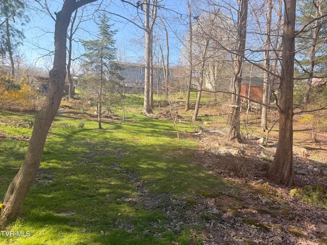 121 Southwest Beverly Avenue, Wise, VA 24293