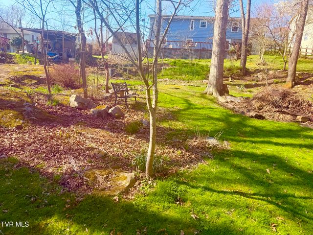 121 Southwest Beverly Avenue, Wise, VA 24293