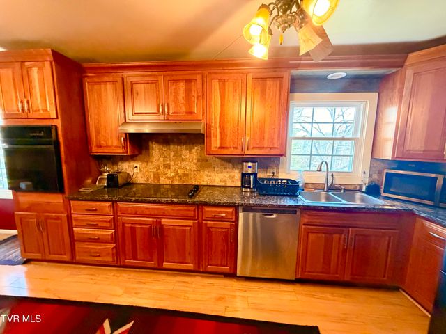 121 Southwest Beverly Avenue, Wise, VA 24293