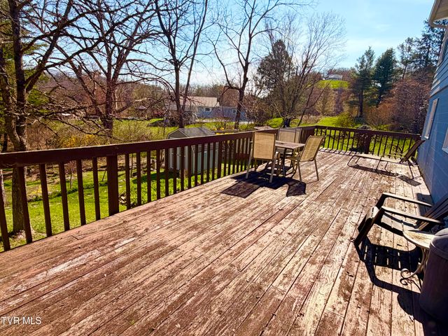 121 Southwest Beverly Avenue, Wise, VA 24293