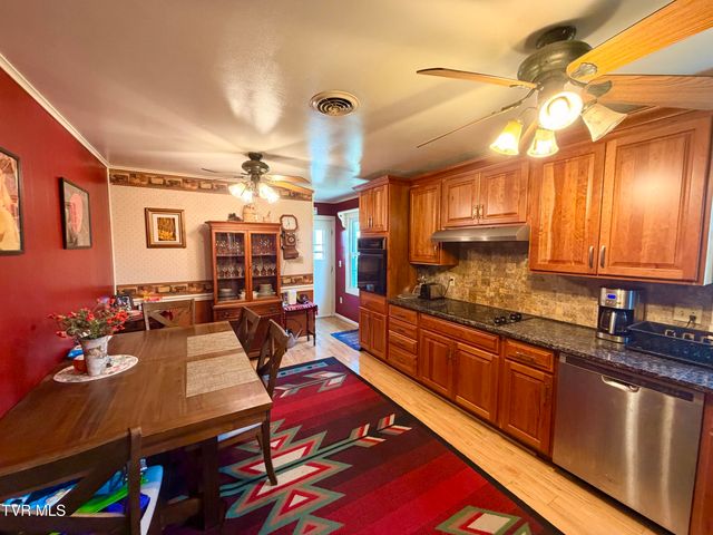 121 Southwest Beverly Avenue, Wise, VA 24293