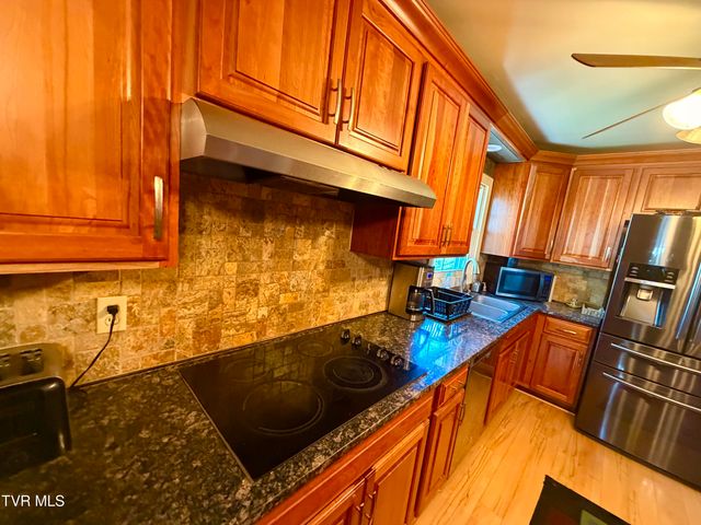 121 Southwest Beverly Avenue, Wise, VA 24293