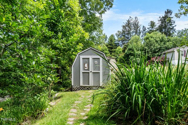 121 Southwest Beverly Avenue, Wise, VA 24293