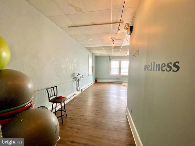 8 COMMONWEALTH AVE, Claymont, DE 19703