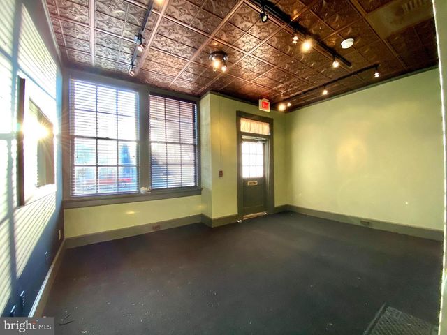 8 COMMONWEALTH AVE, Claymont, DE 19703