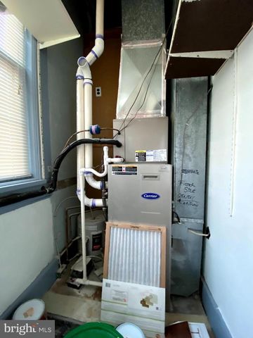 8 COMMONWEALTH AVE, Claymont, DE 19703