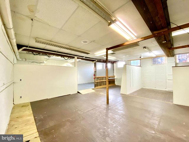 8 COMMONWEALTH AVE, Claymont, DE 19703