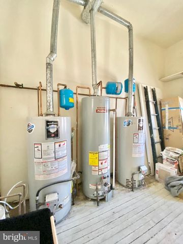 8 COMMONWEALTH AVE, Claymont, DE 19703