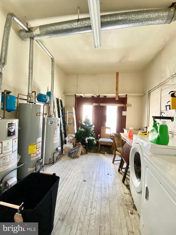 8 COMMONWEALTH AVE, Claymont, DE 19703