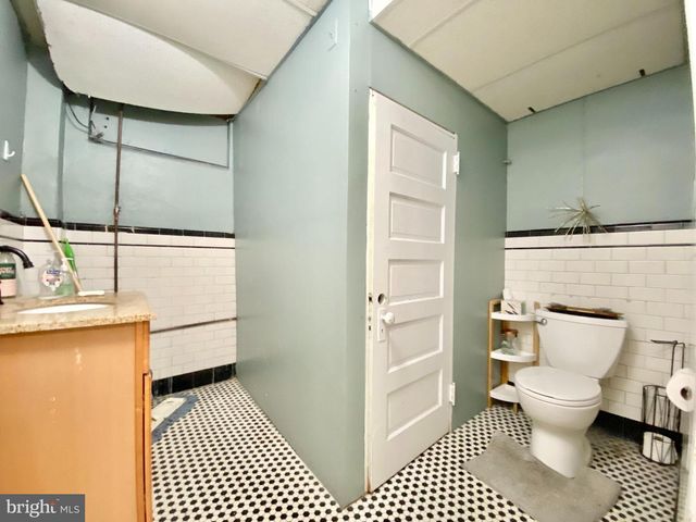 8 COMMONWEALTH AVE, Claymont, DE 19703